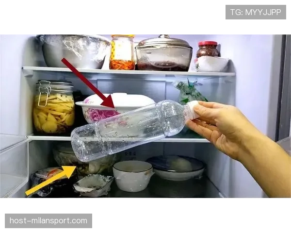 贝林厄姆家的冰箱里塞满了能量饮料，连矿泉水都得排队